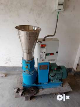 Poultry pellet and cattle pellet machine with 5 hp motor