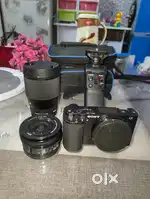 Zve10 with kit lens 16-50mm, Sigma 16mm lense, blutooth shooting grip