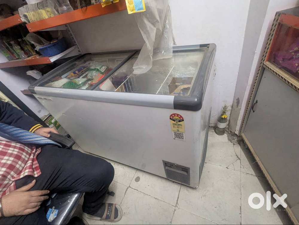 Voltas Glass Top Deep Fridge 275 Litres