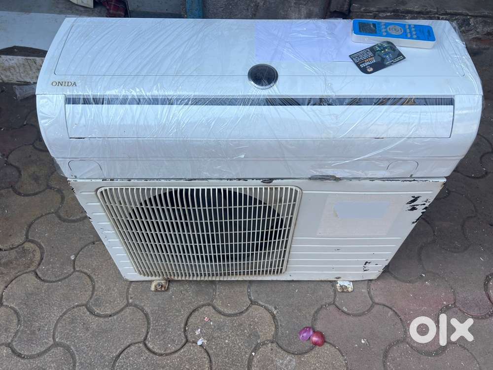 APLIT AC GOOD CONDITION