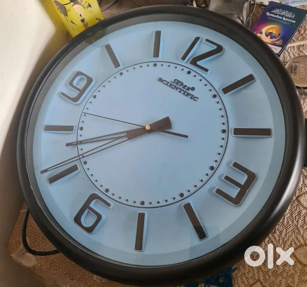 WALL CLOCK FOR SALE ITS 3MONTHS OLD ONLY good working condition