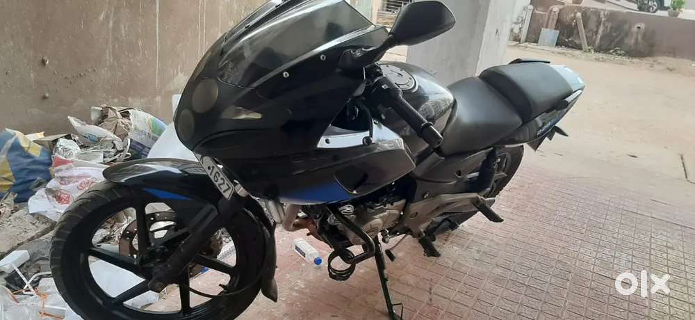 Pulsar 220f Black blue