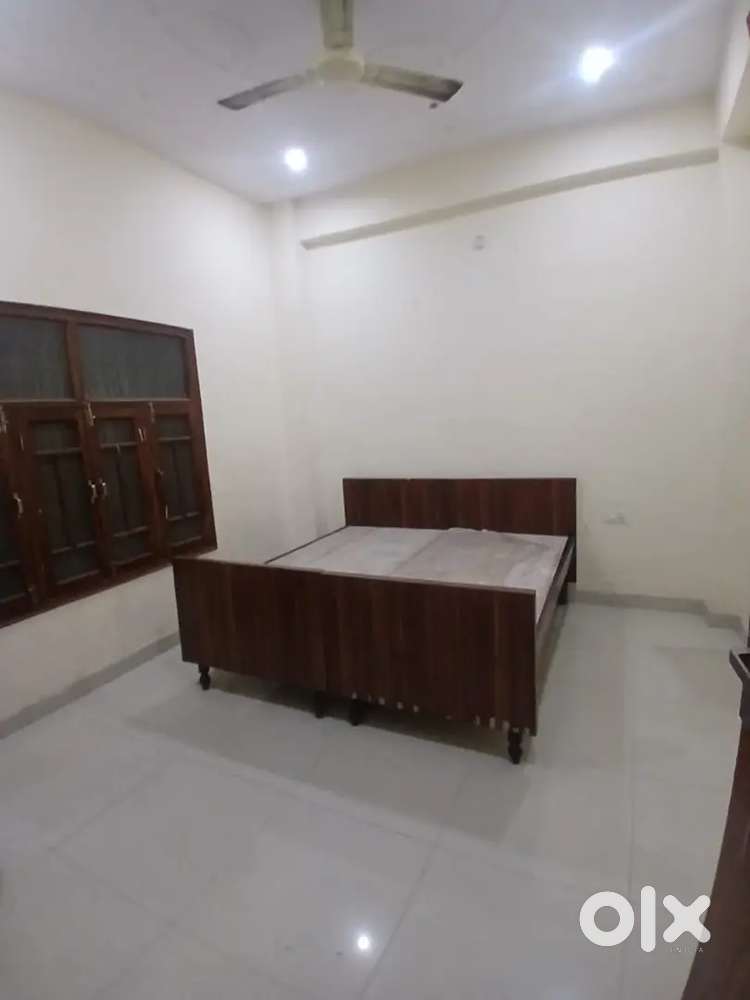 2 bhk fully independent in indiranagar auto route n metro