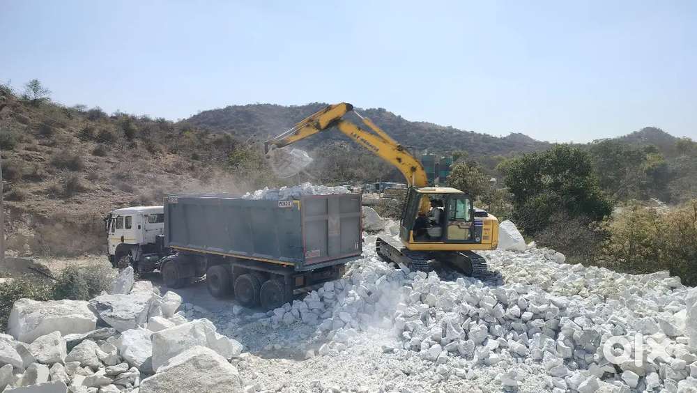 Heavy excavator