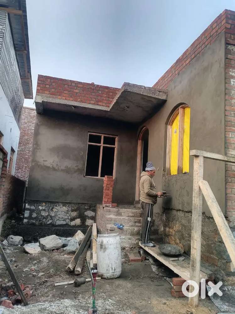 1 storey house, ready to live. 7 Marlas land Iram Lane Srinagar.