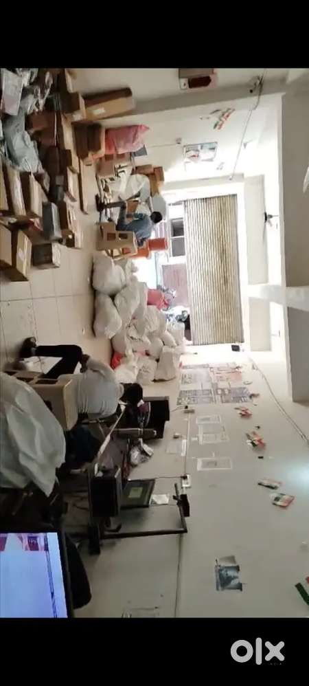 Showroom on rent