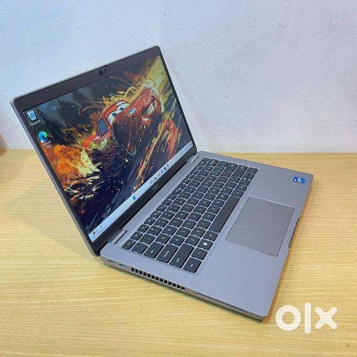 Dell 5421 i7-11th gen 8GB 256GB 14 inch Latitude convertible laptop