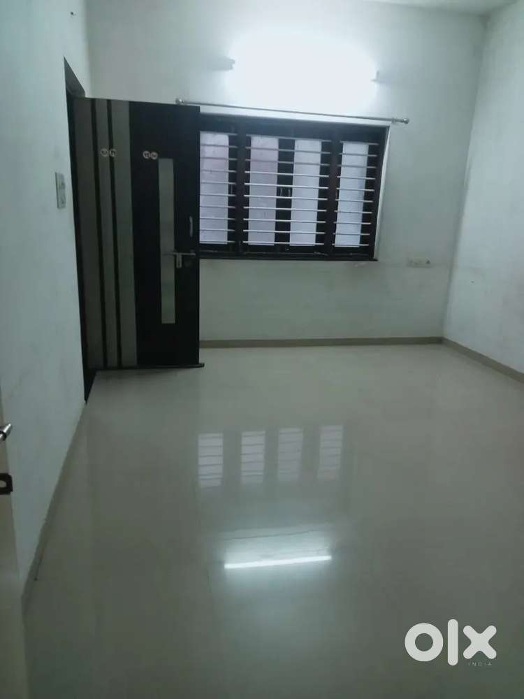 3Bhk Flat semi furnishe Ground floor
