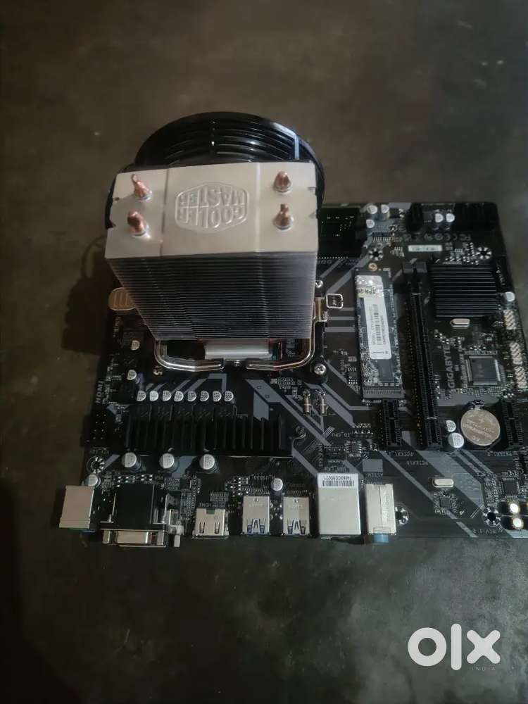 Gigabyte B450M K motherboard with Ryzen 3 2200g processor.
