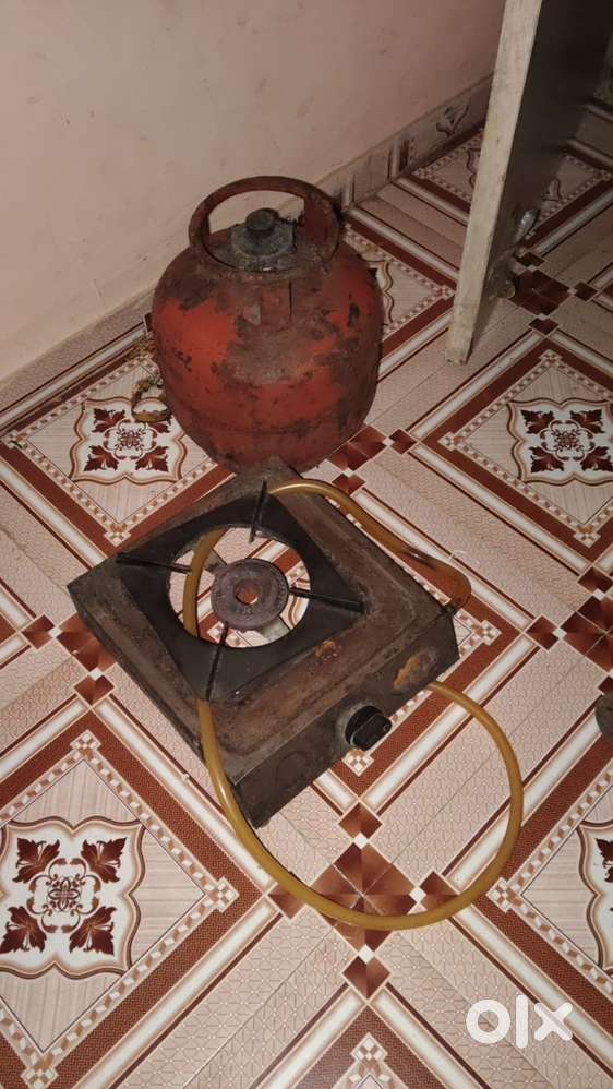 Single gas stove with regulator and pipe
