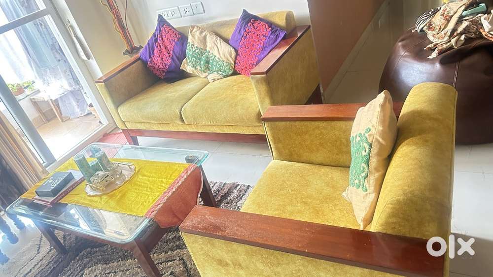 Sofa set from brand Ekbote