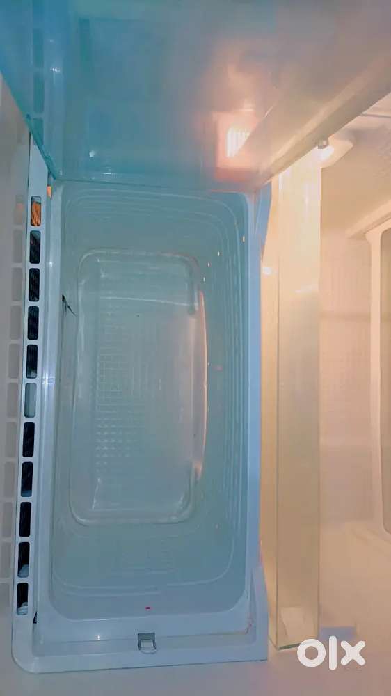 5 yr old SAMSUNG FRIDGE 5 STAR