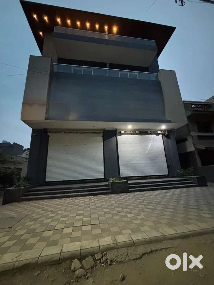 1600sqft shop rent se dena hai main road pe