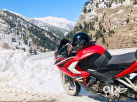 Pulsar RS 200 red color