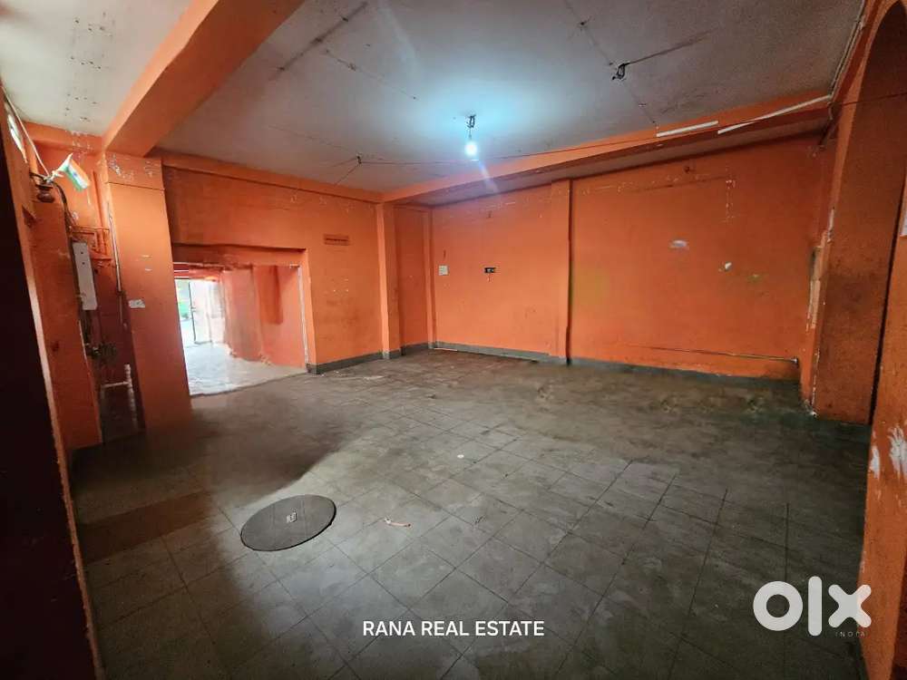 Showroom space ground floor 1200 sq.ft commercial rent in Thakurpukur.