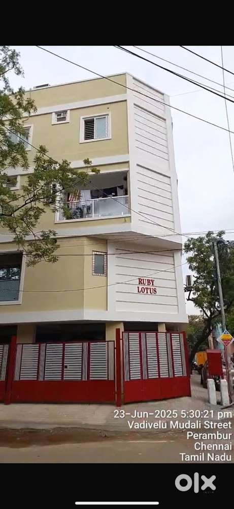 FOR LEASE 1BHK LUXURY FLAT WITH COVERED CAR PARK
