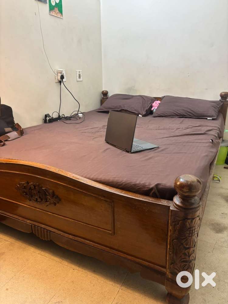 TEAK WOOD BED