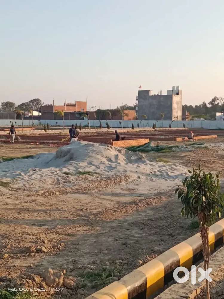 Lulumall medanta hospital se 8km ki duri par plot le