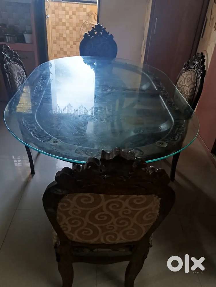 6 chair Dining table with glass