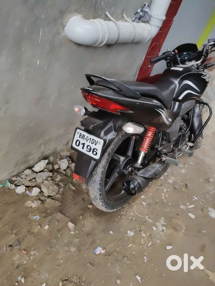 Bahut achha condition me hai well mentain hai