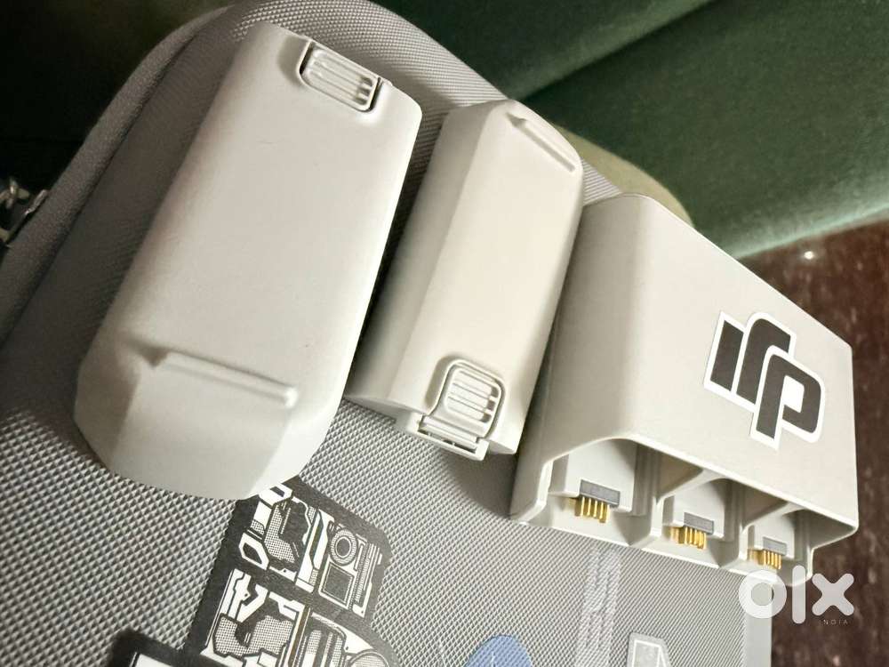 DJI NEO Battery (2) with charging hub