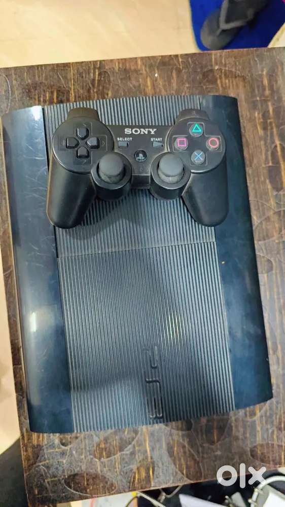PS3 PLAYSTATION 3 SELLING URGENTLY 320GB HHD WITH 20 TO 25 GAMES