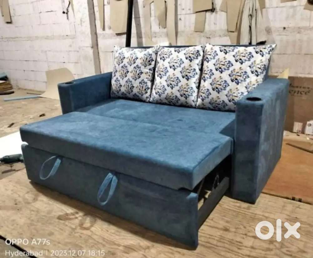 3 seater sofa comebed with beautiful pillows and cup holder