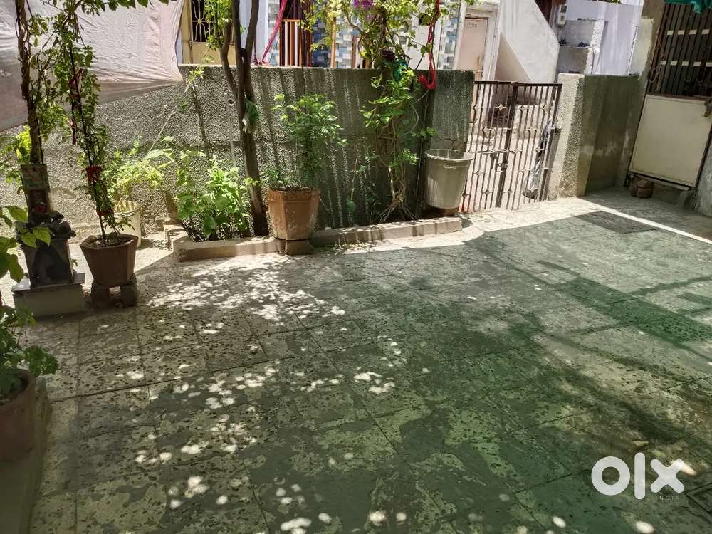 Beautiful row house in 3 plots (1225 sq ft.)