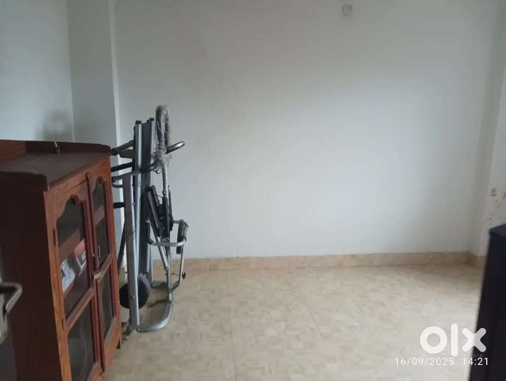 3 BHK semi furnished Flat for rent