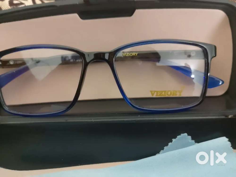 500 ki hai Viziory ki hai oske ke saht glasses  cleaner bhi hai