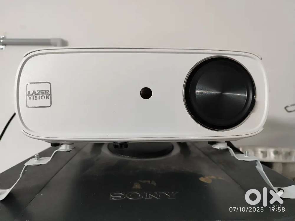 Projector with amp and subwoofer &speakers