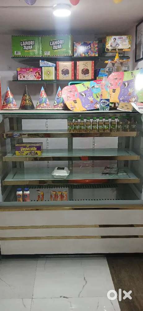 Good As New  4 feet Cake Display