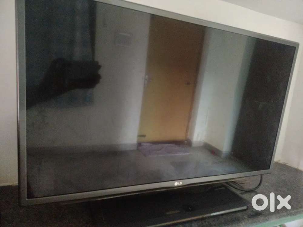 LG tv 8000/-