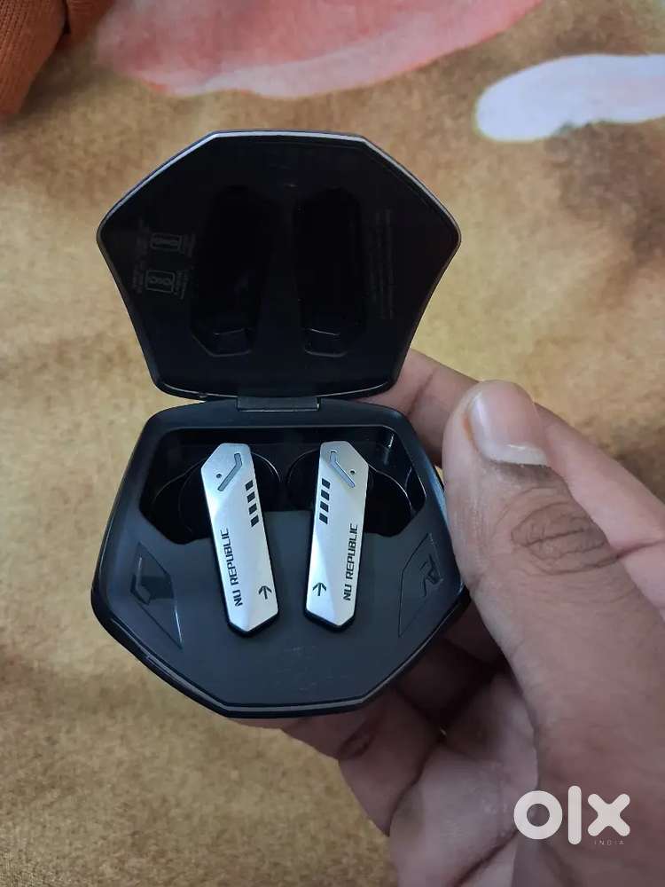 WIRE LESS HEADPHONES