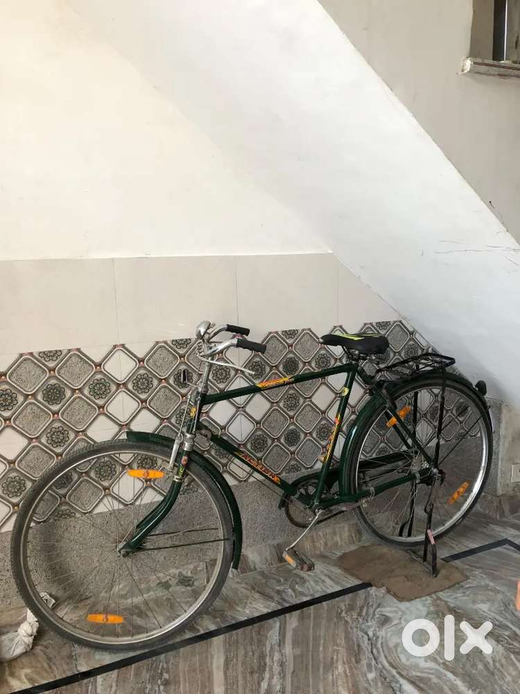 New bicycle hai khadi hai kafi dino se