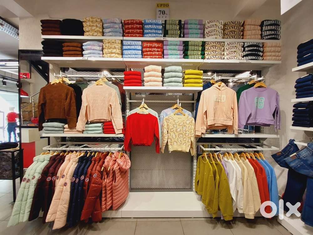 Need aa girl for women clothes selling