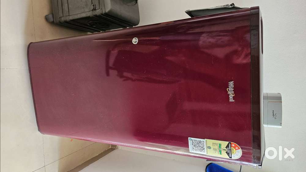 Whirlpool Fridge (184L) + Free Stabilizer Combo