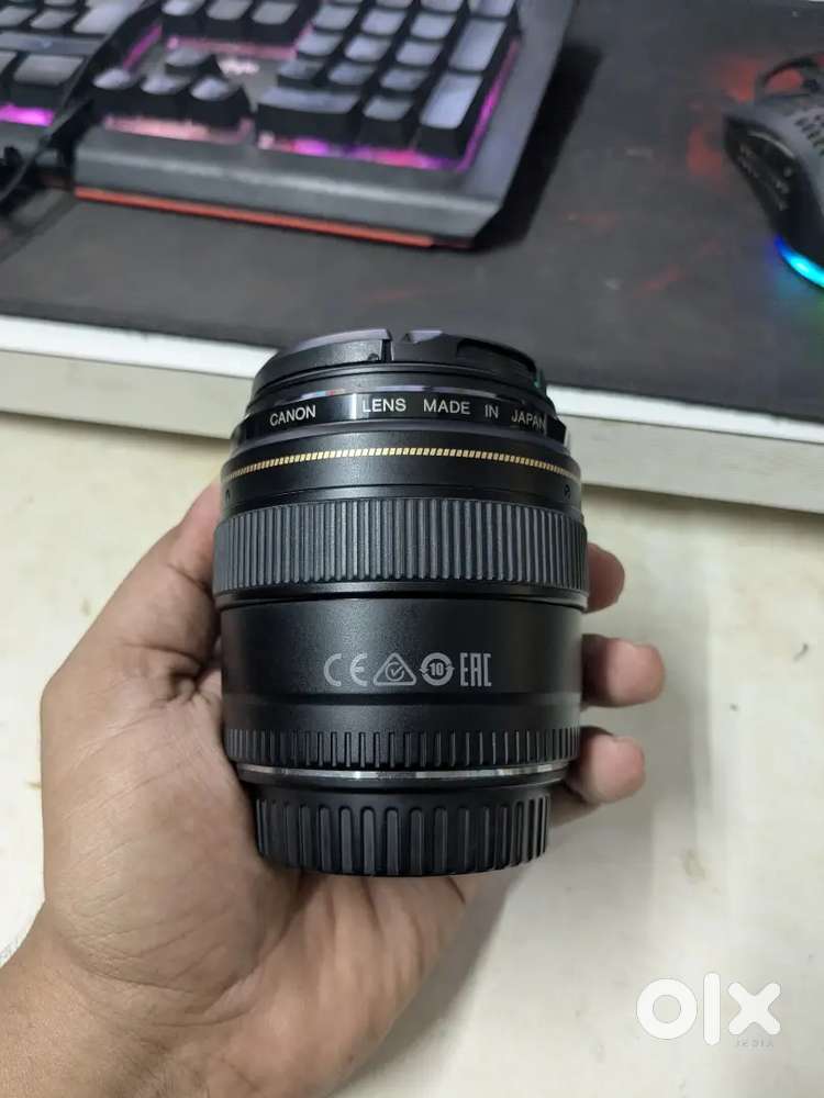 Canon EF 85mm f/1.8 lens