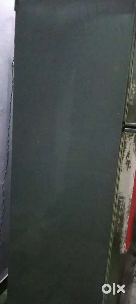 LG Fridge selling in good working condition