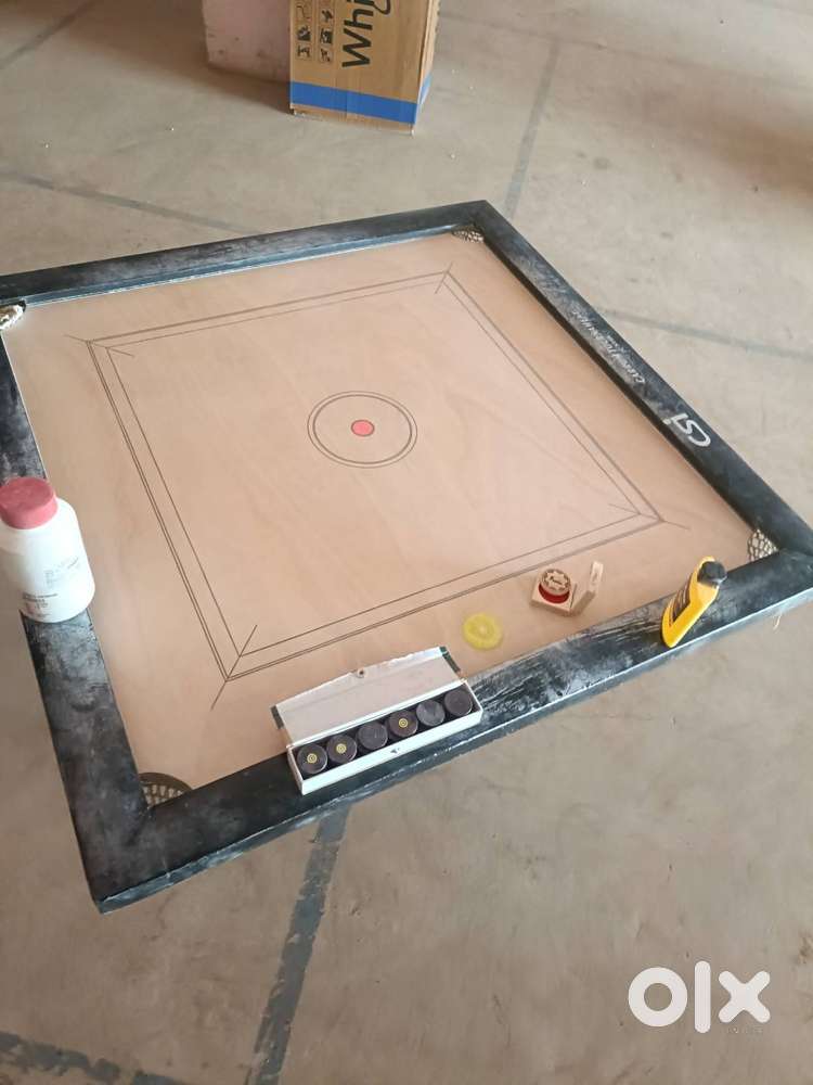 Carrom board