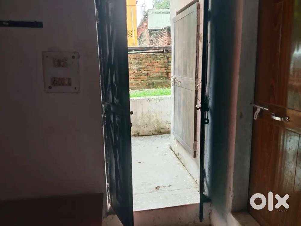 Only boys student ,1room, kitchen,washroom, room me  bed laga Hey