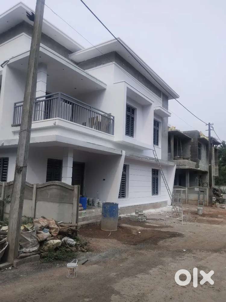 Thrissur kuttanallur near 5.5 cent plot 1900 sqft New house