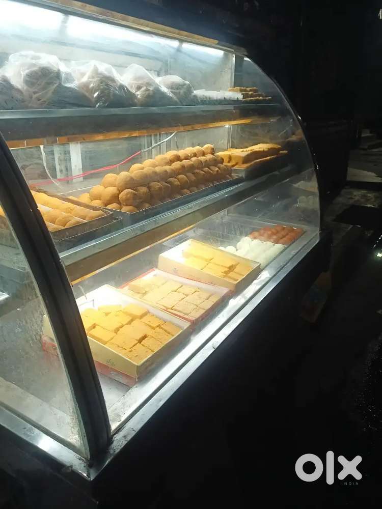 Glass display counter