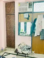 flat one room vacant in a 3 bhk with all facilities and independent