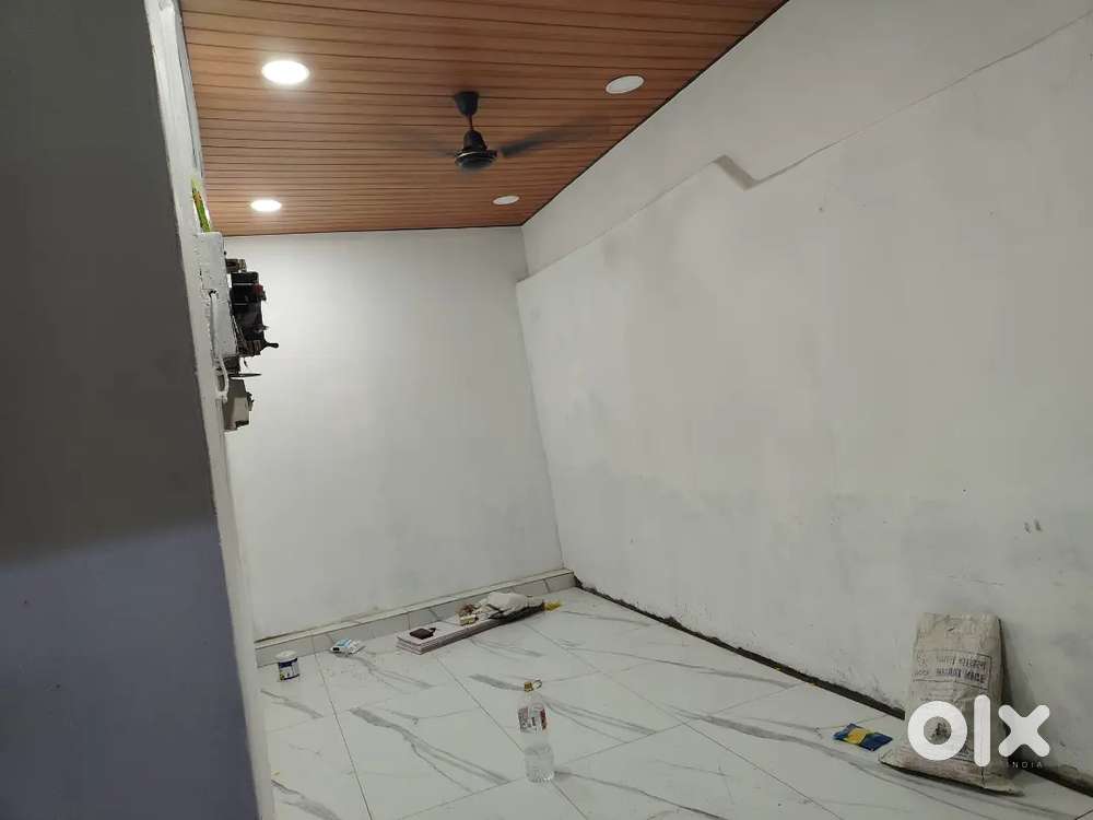 OFFICE ROOM for rent (road side)