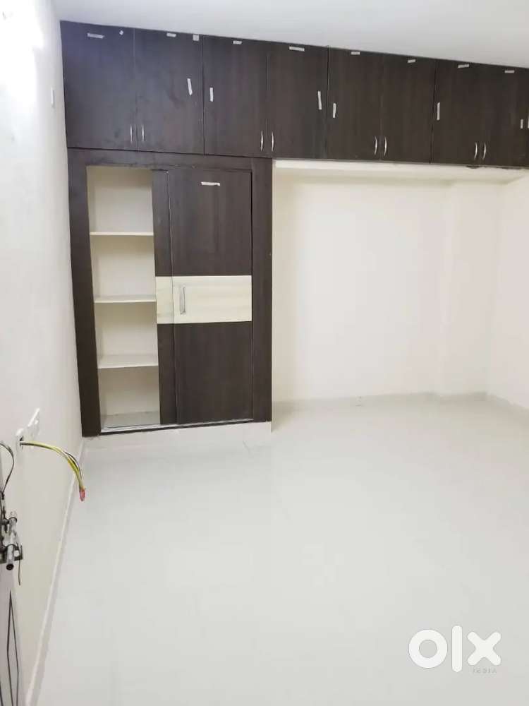 1BHK SEMI FURNISHED FLAT FOR RENT