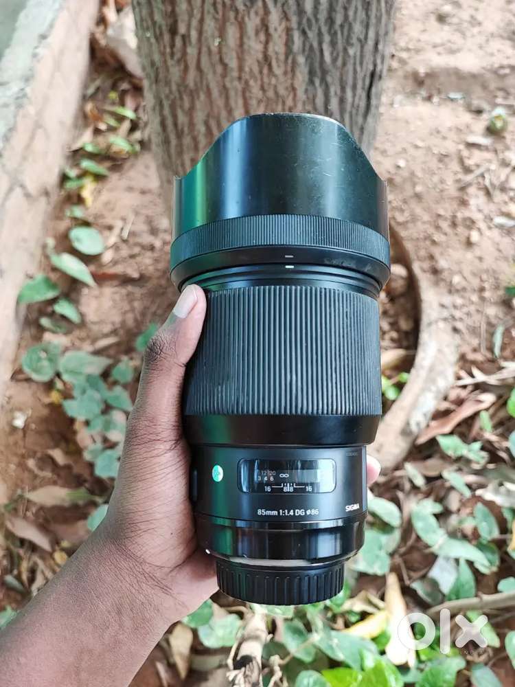 Sigma 85mm f/1.4 DG HSM Art Lens for Canon EF mount for rent.