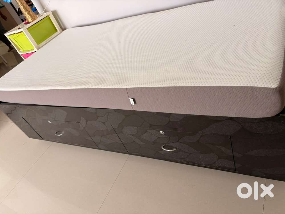 Single diwan bed with storage and wakefit mattress