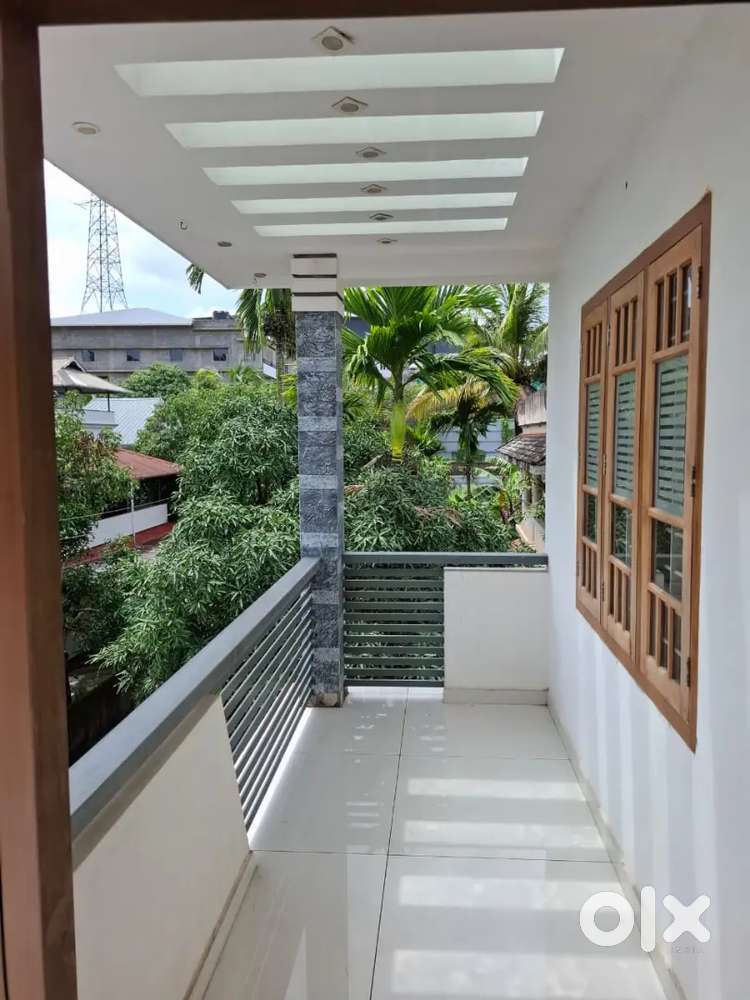 (Family/Bachelor) 2bhk house upstairs for rent near kalamassery