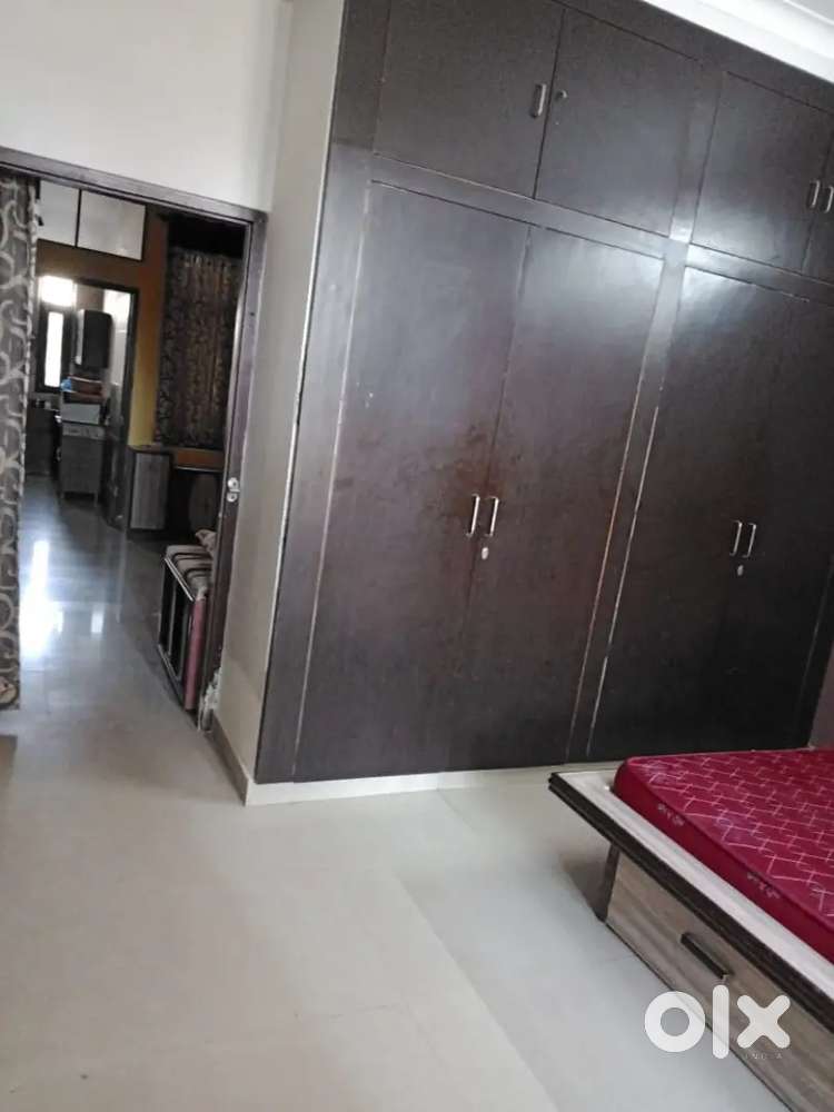 Fully independent flat for girls or married couples